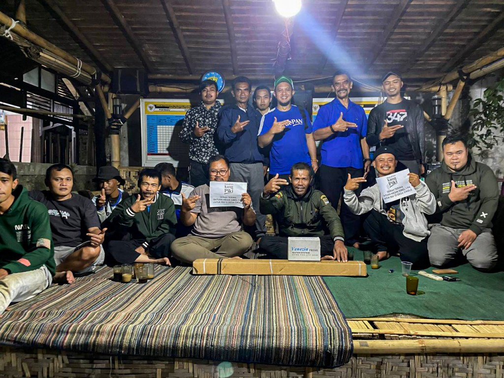 Salurkan Bantuan Pompa Submersible Desa Cikole Lembang Bandung&nbsp;Barat