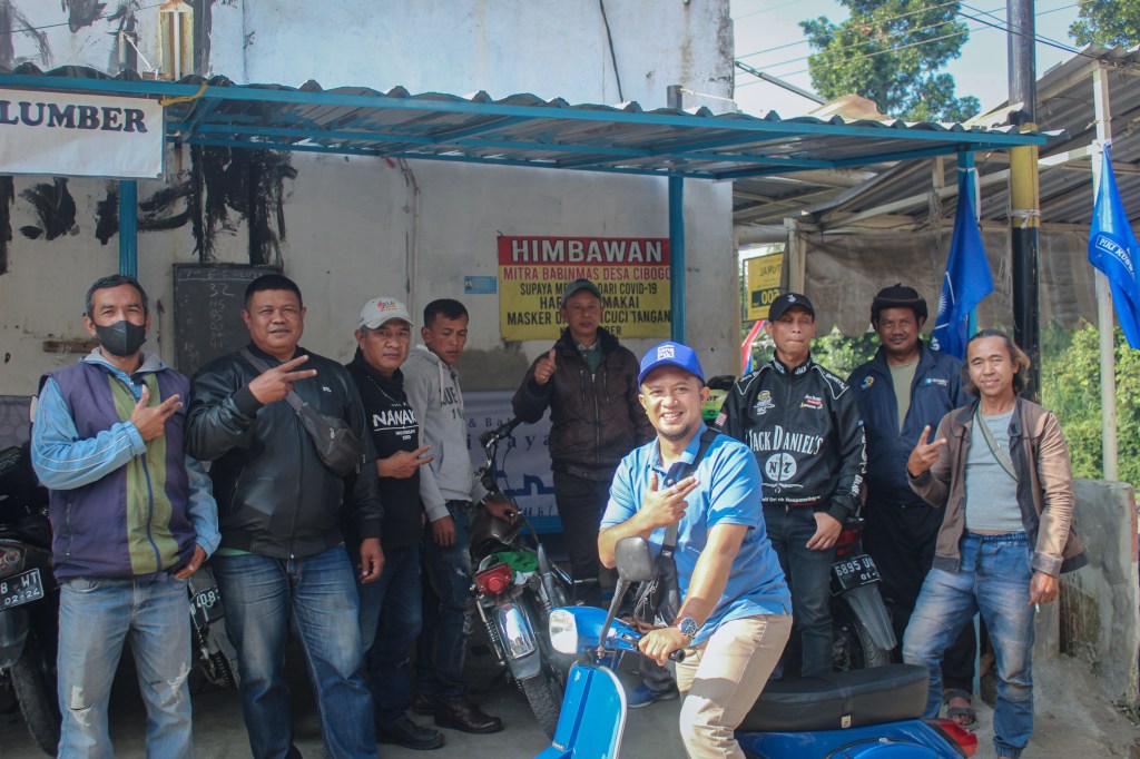 Kang Piki Bangun Pangkalan Ojek Cilumber Lembang Bandung&nbsp;Barat